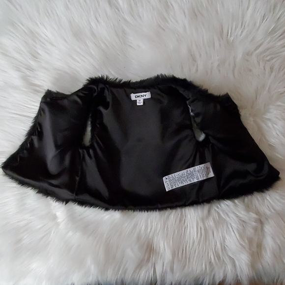 DKNY girls size 4T black furry vest. - Picture 3 of 4